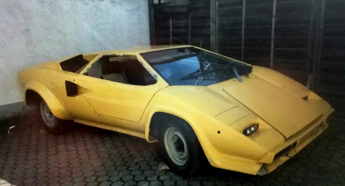 Auto Abbaretti - replika Lamborghini Countach