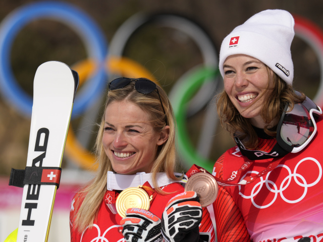 Lara Gutová-Behramiová, Michelle Gisinová