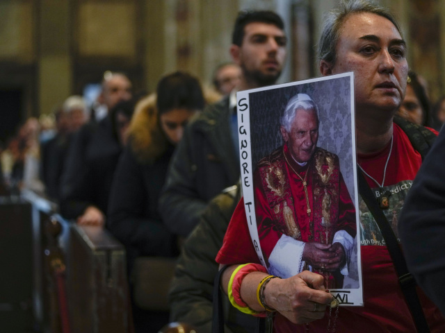 Vatikán, Benedikt XVI., úmrtie, rozlúčka, pozostatky