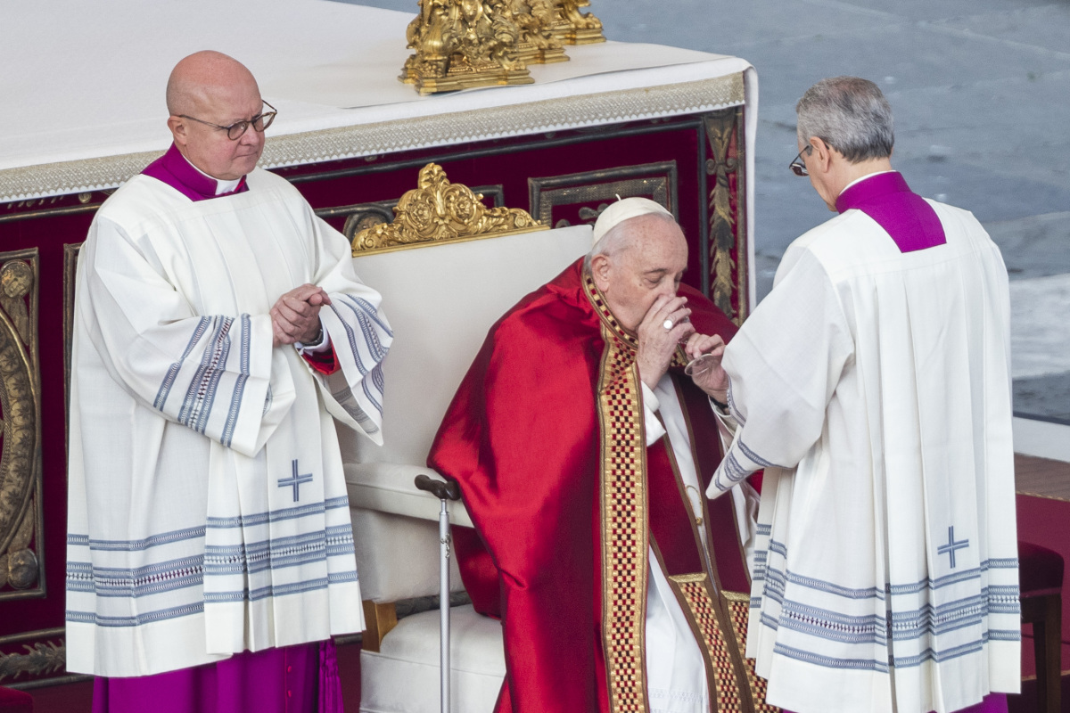 Vatikán Benedikt XVI. pohreb