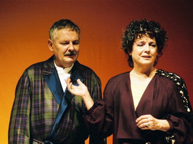 Juraj Slezáček a Božidara Turzonovová v inscenácii Posledné leto Sarah Bernhardtovej, (2004).