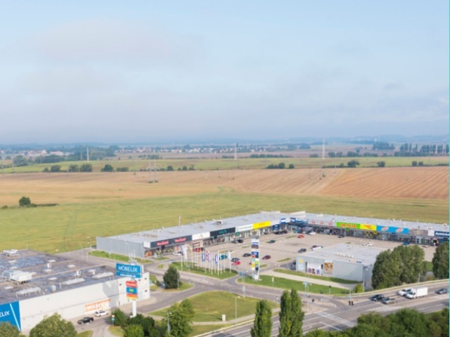 Retail park Storia v Leviciach.