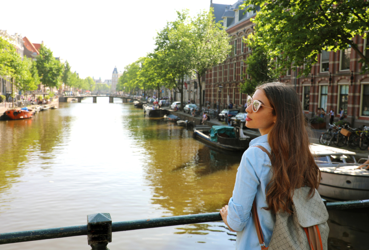 Amsterdam, Holansko, kanály, cestovanie, turistka, turizmus, dovolenka