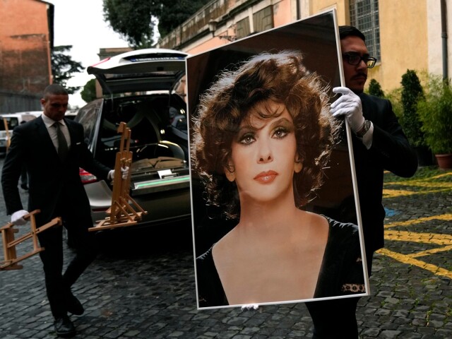 Gina  Lollobrigida.