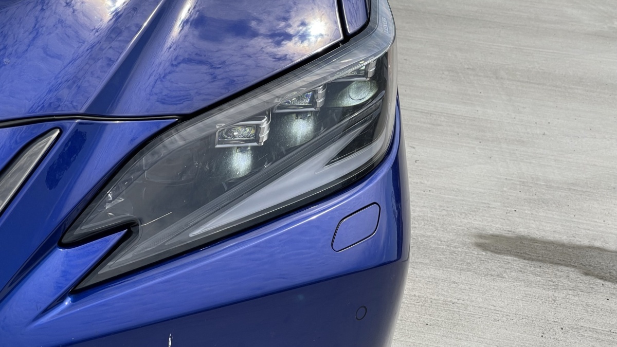 Lexus ES 300h (2023)