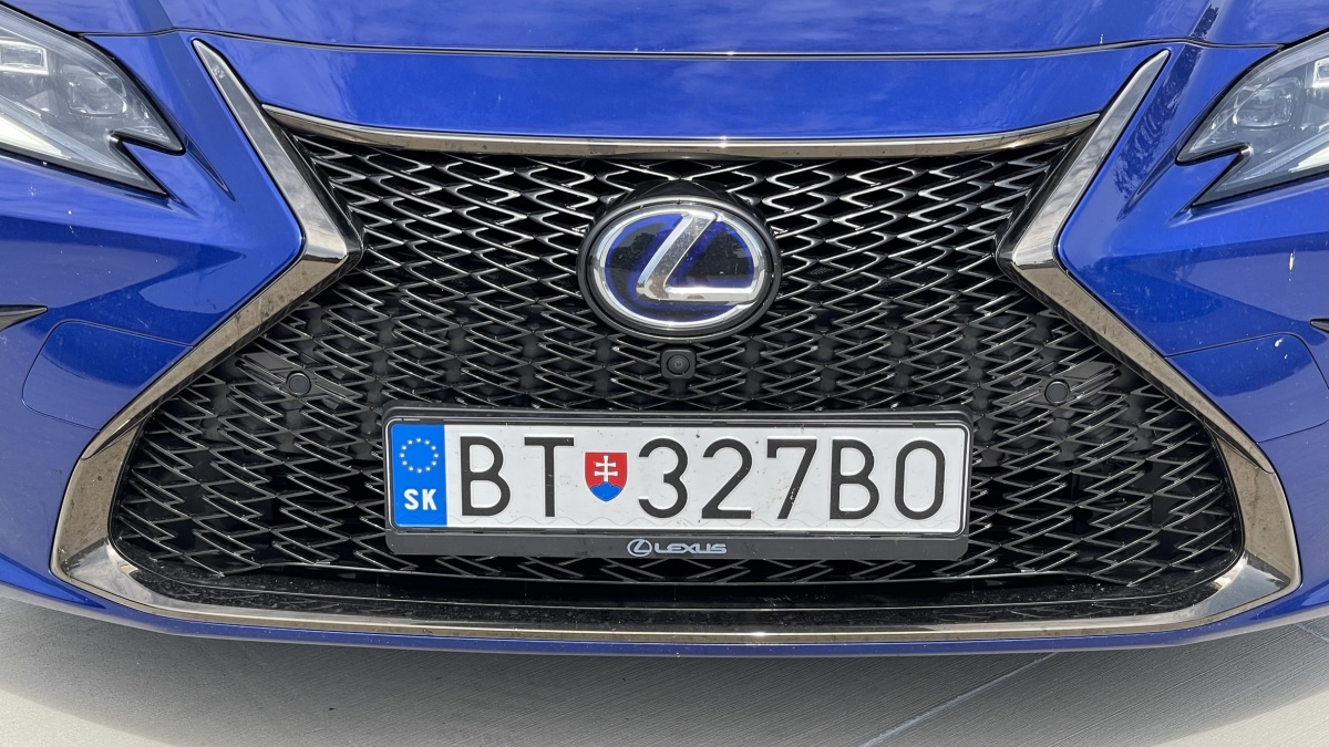 Lexus ES 300h (2023)