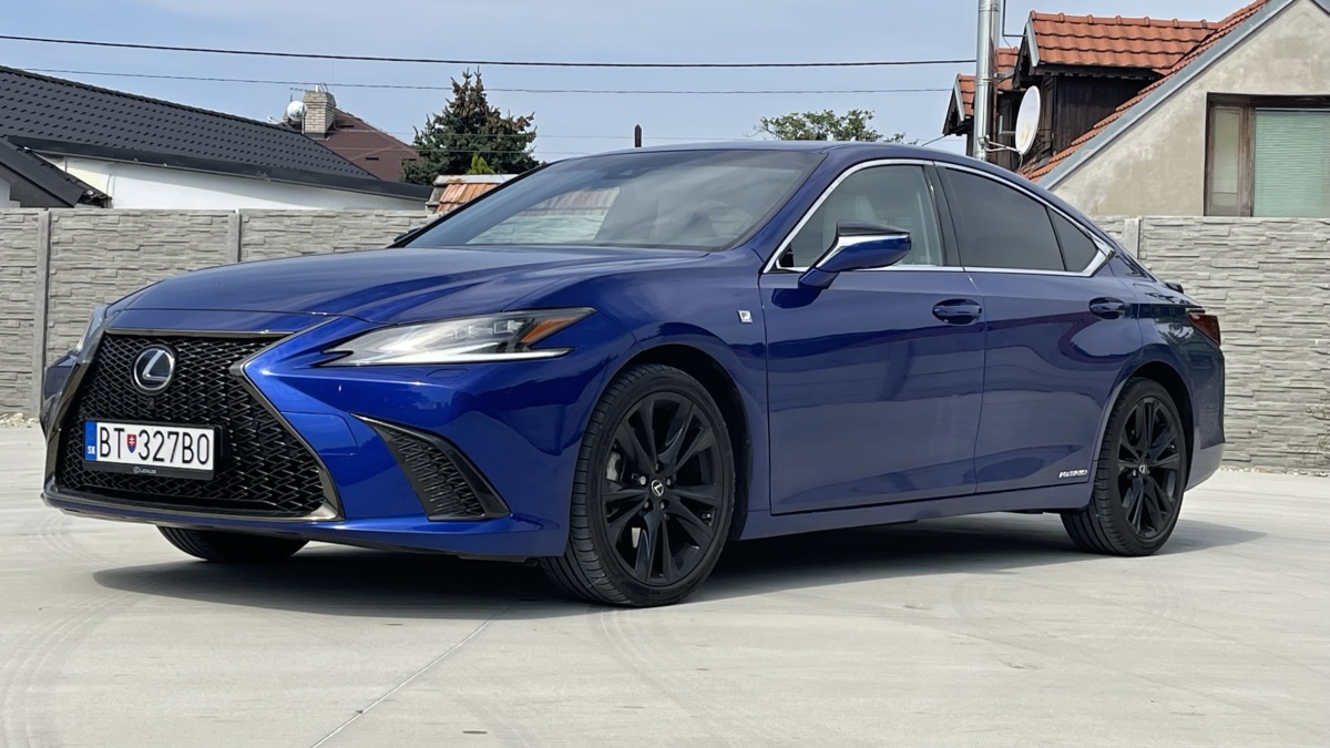 Lexus ES 300h (2023)
