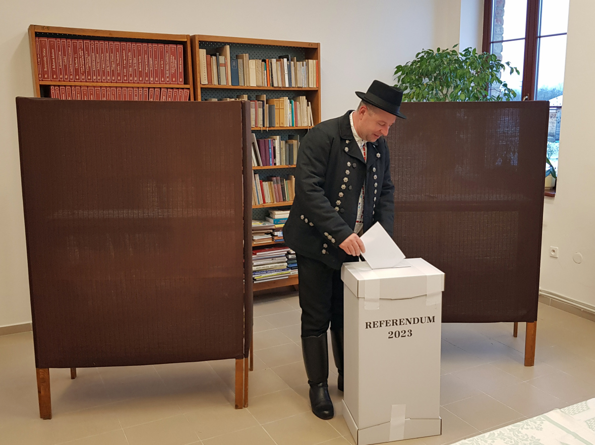 SR referendum23 hlasovanie Martovce NRX