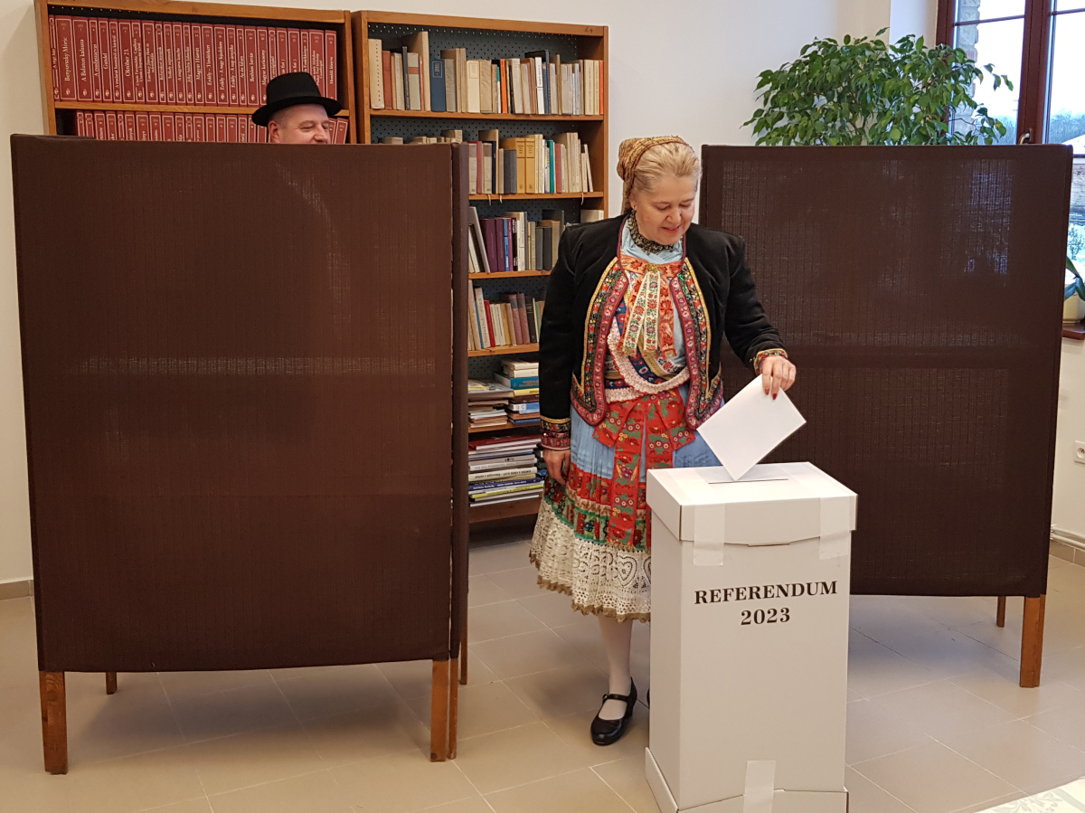 SR referendum23 hlasovanie Martovce NRX