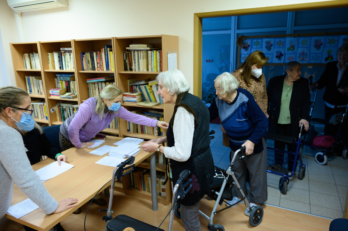 SR referendum23 hlasovanie Nitra seniori NRX