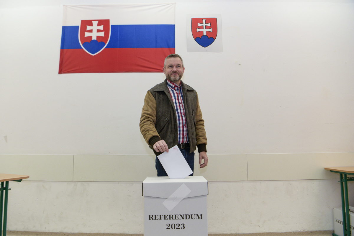 SR referendum23 hlasovanie Pellegrini BAX