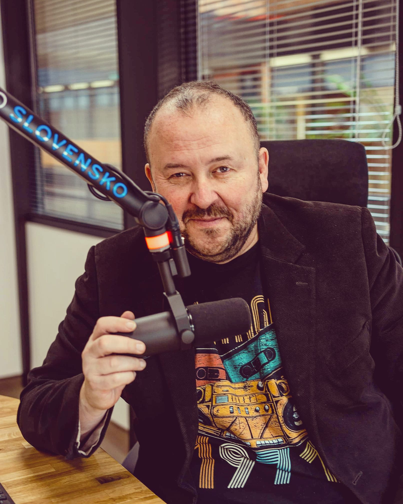 Roman Bomboš v Slovenskom rozhlase pracuje ako moderátor a hudobný dramaturg od polovice 90. rokov.