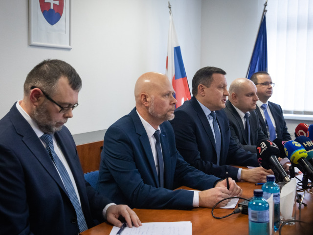lipšic úšp Prokurátor Ladislav Masár, Vladimír Kuruc, Ondrej Repa  Matúš Harkabus