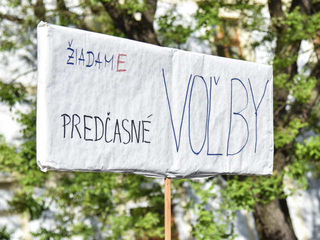 SR Bratislava protest Za predčasné voľby BAX