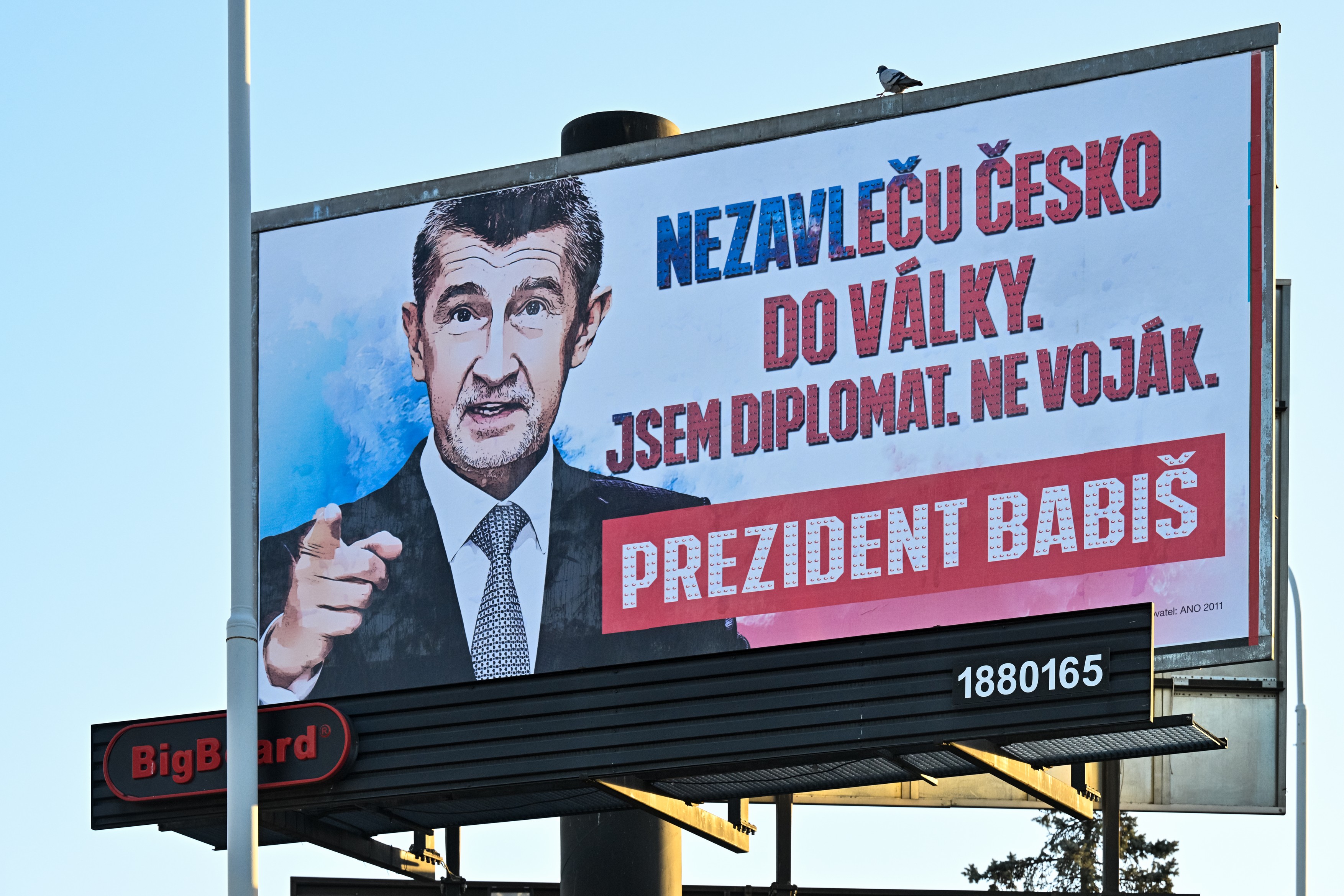 Bilbord Andreja Babiša pred druhým kolom prezidentských volieb v Českej republike.