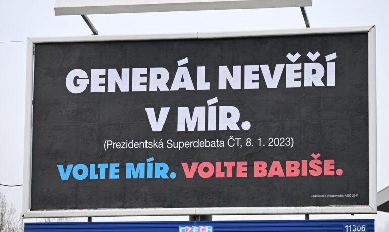Bilbord Andreja Babiša pred druhým kolom prezidentských volieb v Českej republike.