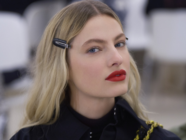 Chanel Haute Couture, pery, líčenie