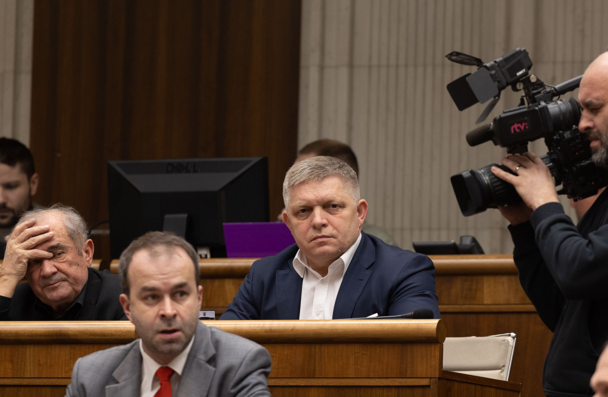 Robert Fico, Ján Podmanický, parlament