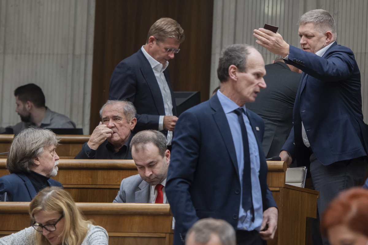 Robert Fico, Štefan Kuffa, Ján Podmanický, Peter Žiga, parlament