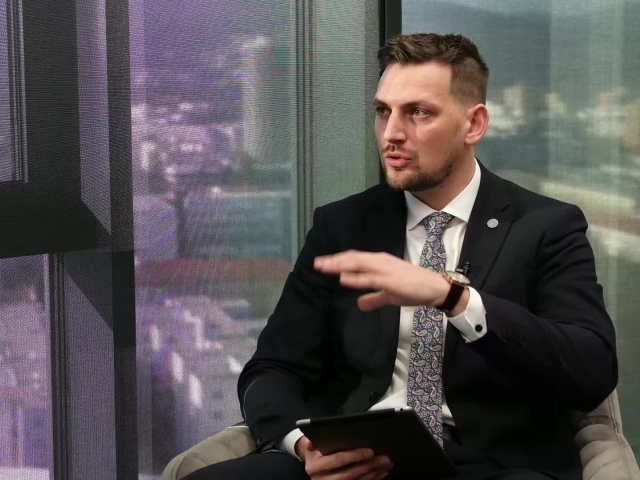 Matej Dobiš, Ide o peniaze