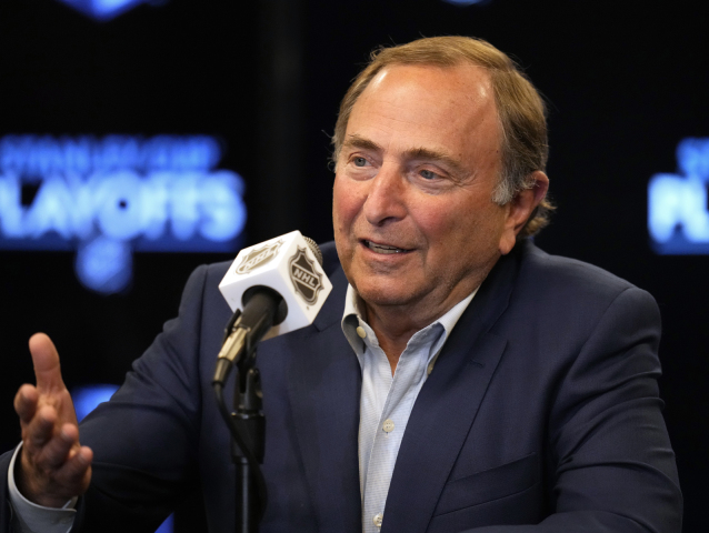 03. Dominik Hašek - Gary Bettman