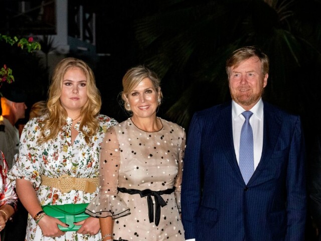 kráľovná Maxima v šatách Valentino a princezná Amalia