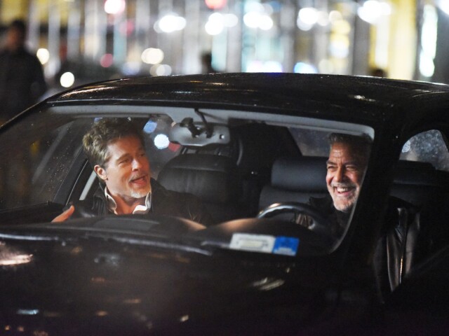 George Clooney (vpravo) a Brad Pitt