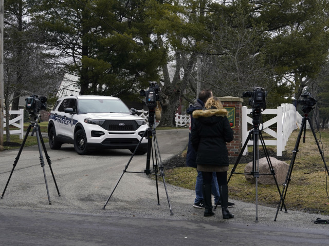 USA FBI Pence dom prehliadka auto polícia