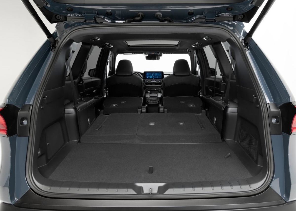 Toyota Grand Highlander 8