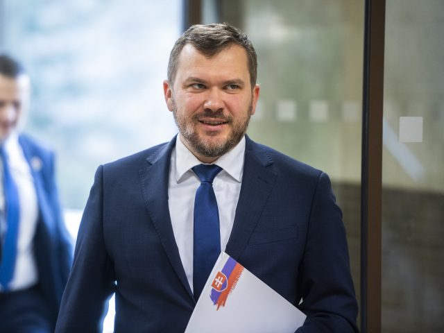SR vláda 135. schôdza zasadnutie BAX
