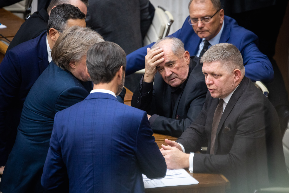 mimoriadna schôdza, predčasné voľby, Robert Fico, Smer
