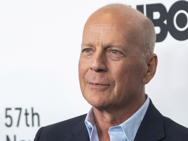 Smutný pohľad na hollywoodsku legendu. Bruce Willis sa po čase ukázal na verejnosti. Nové zábery však lámu srdce
