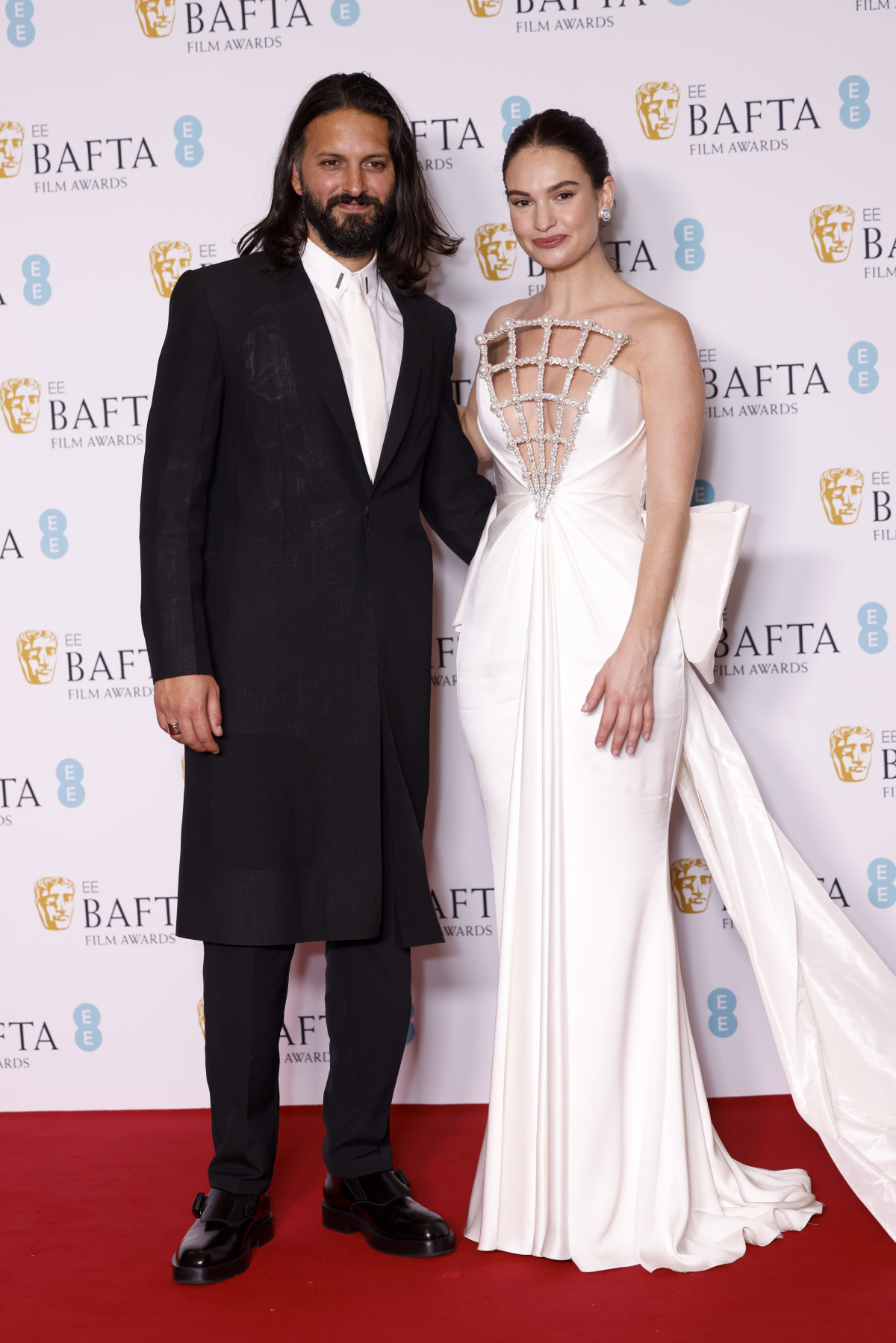 Shazad Latif a herečka Lily James
