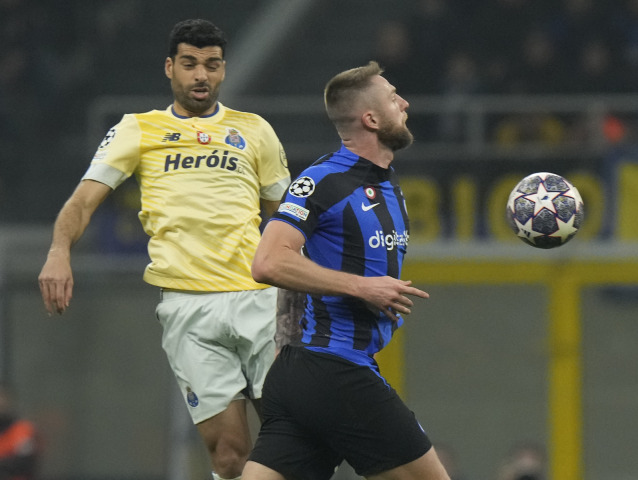 Milan Škriniar a Mahdi Taremi