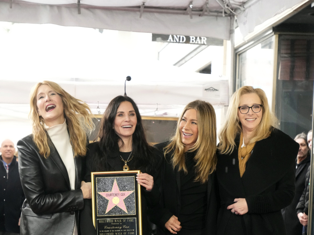 Laura Dern, Courteney Cox, Jennifer Aniston, Lisa Kudrow