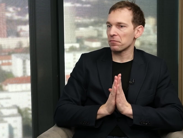 Martin Vlachynský, Ide o peniaze