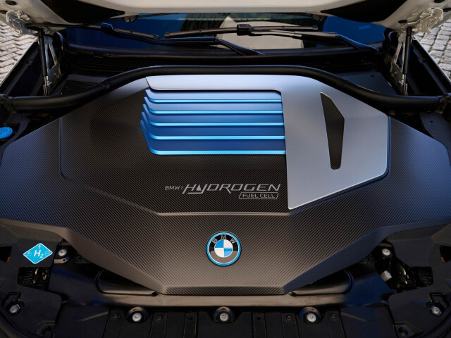 BMW iX5 Hydrogen Concept - 2023