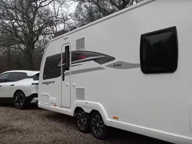 BMW iX 60M - dojazd s prívesom