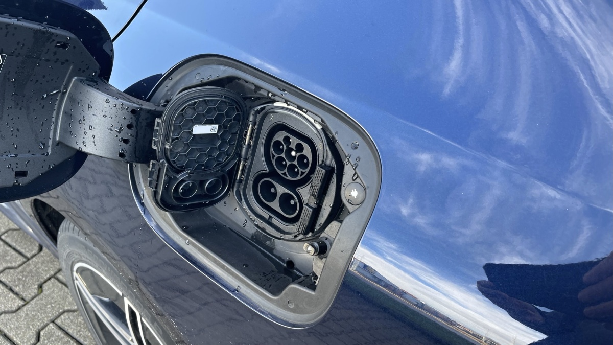 Mercedes-Benz C 400 e 4Matic (2023)