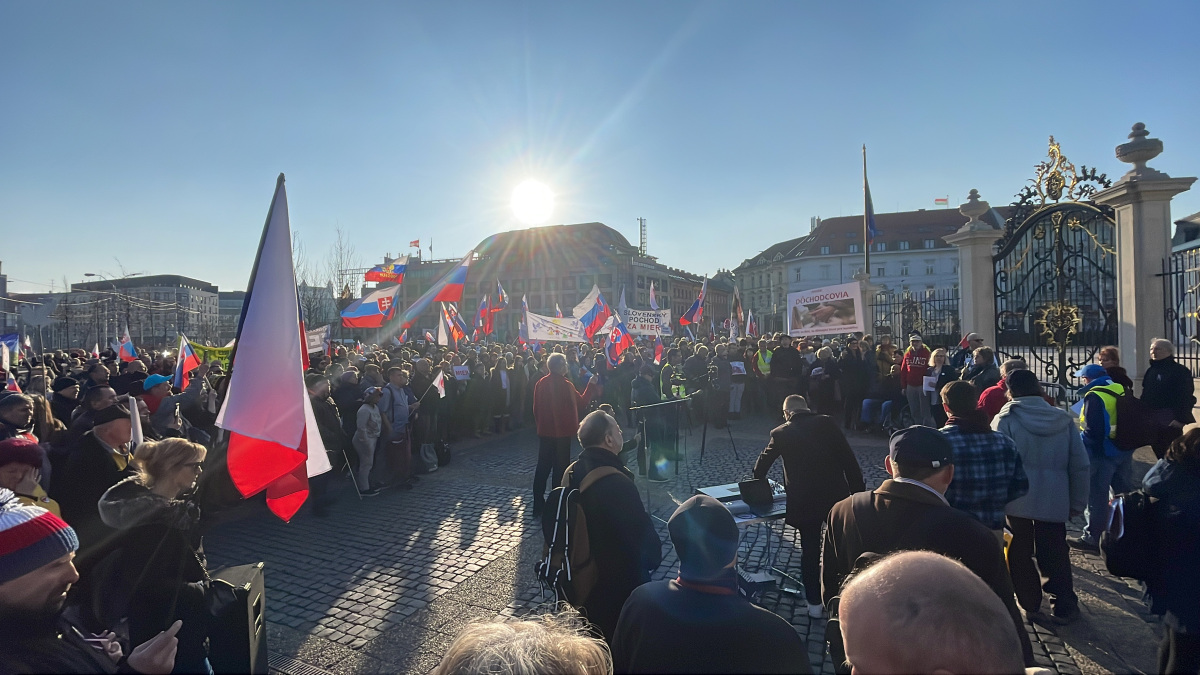 protest prezidentský palác hodžovo zhromaždenie