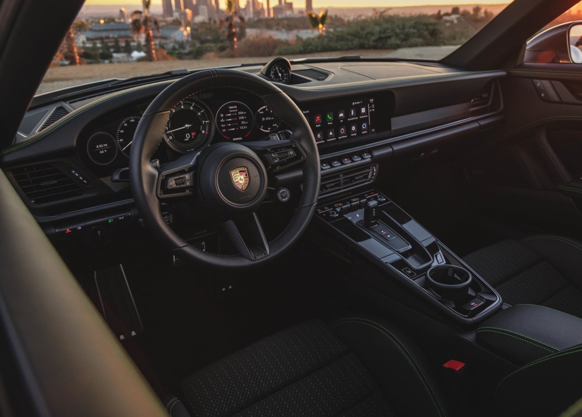 Porsche 911 Carrera T 10