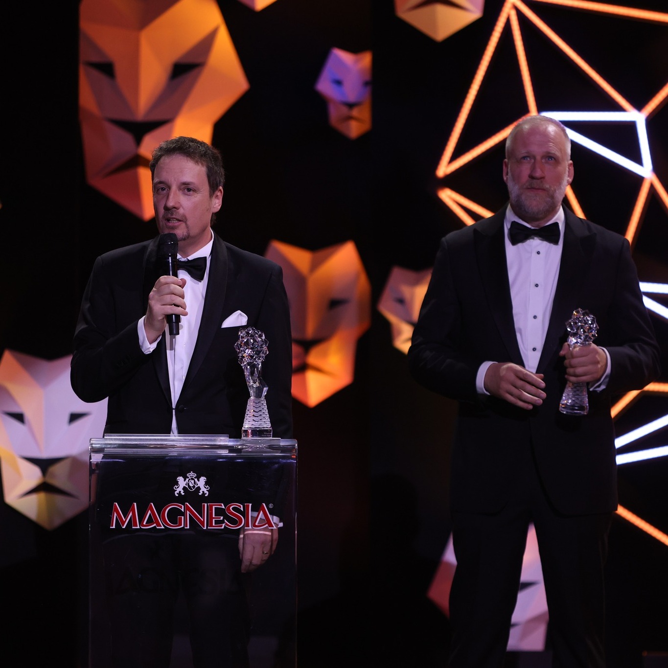 Ocenenie za najlepší televízny seriál roku 2022 získali Devadesátky. Sošku Českého leva si prevzali producent Michal Reitler a režisér Peter Bebjak.