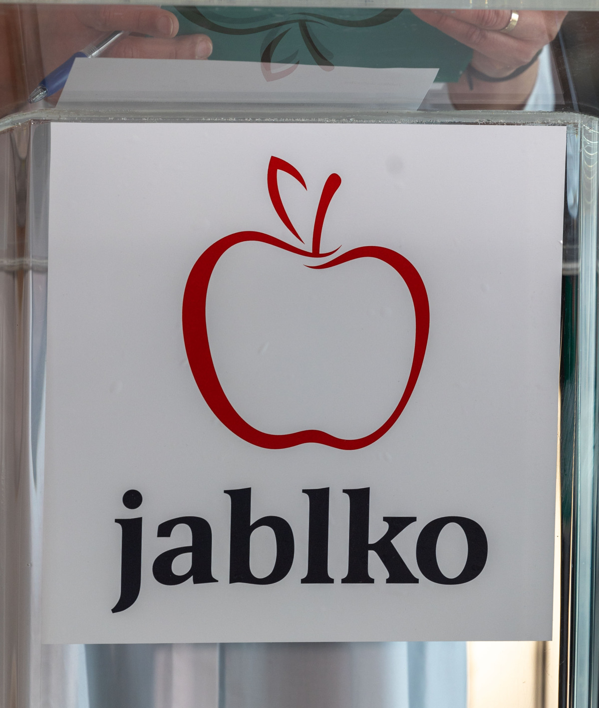 Jablko, Lucia Ďuriš Nicholsonová