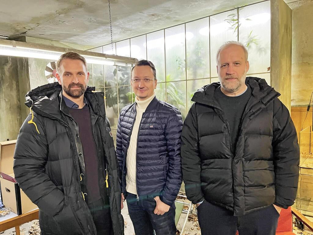 Herec Tomáš Maštalír, spisovateľ Jozef Karika a režisér Peter Bebjak.