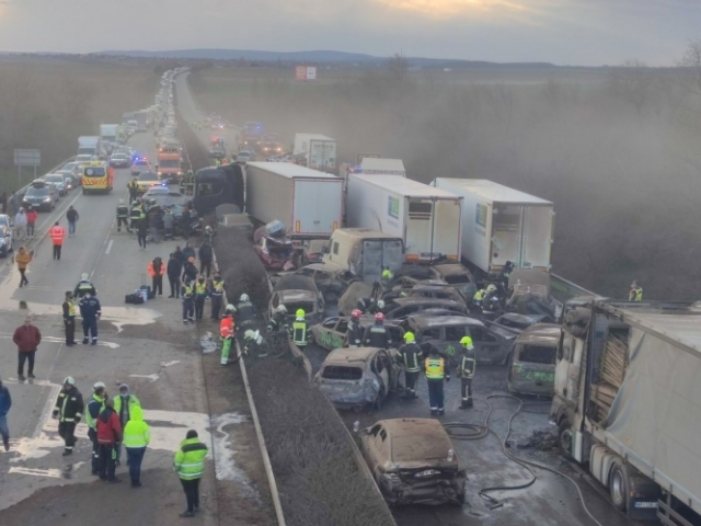Hromadná nehoda na maďarskej diaľnici M1