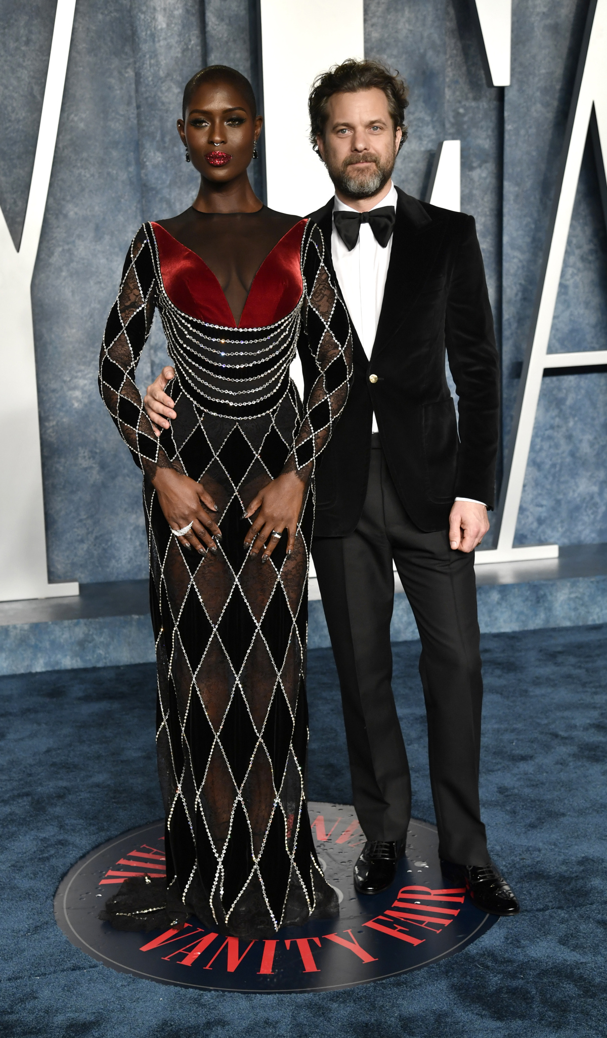 Jodie Turner-Smith v kreácii Gucci a jej partner Joshua Jackson