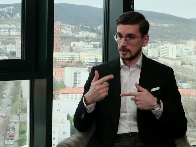 Martin Babocký, Ide o peniaze