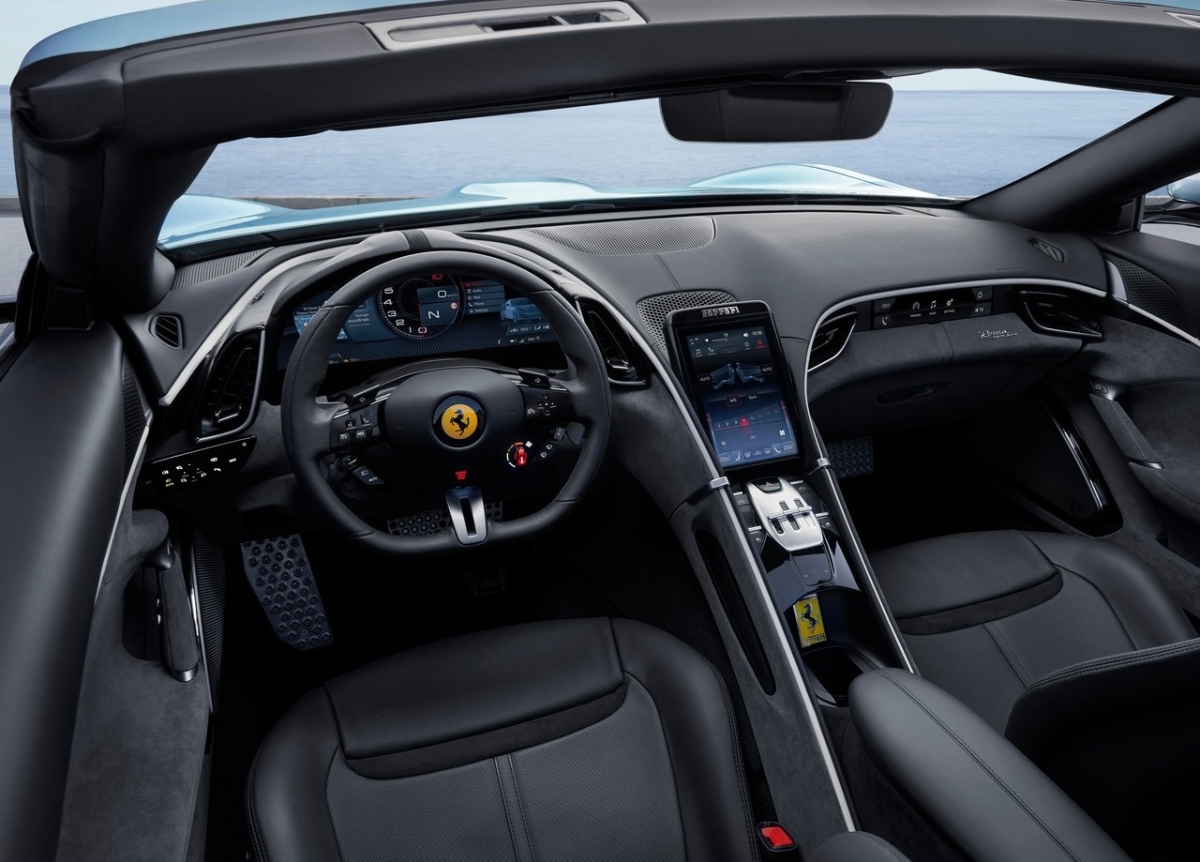 Ferrari Roma Spider 10