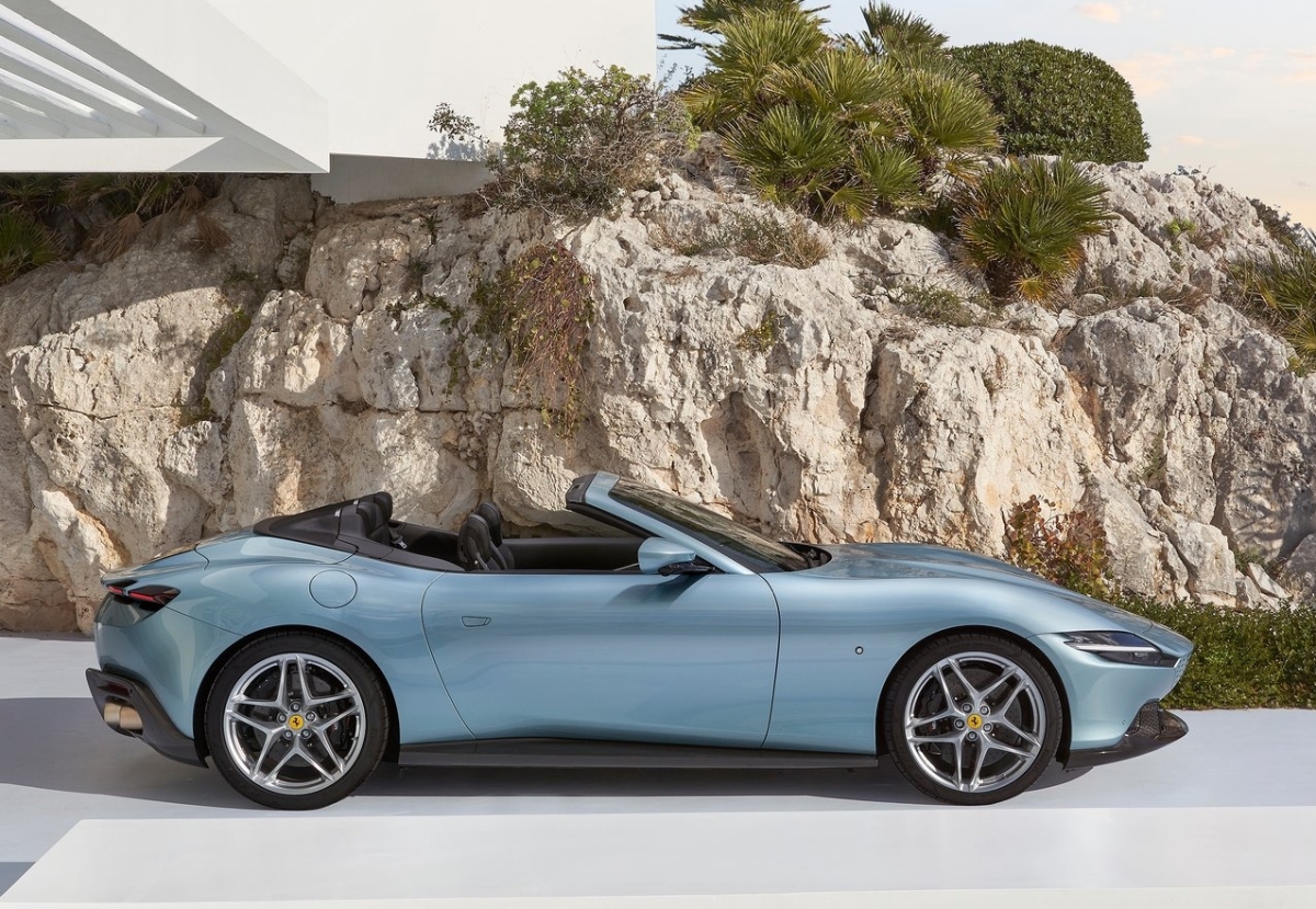 Ferrari Roma Spider 2