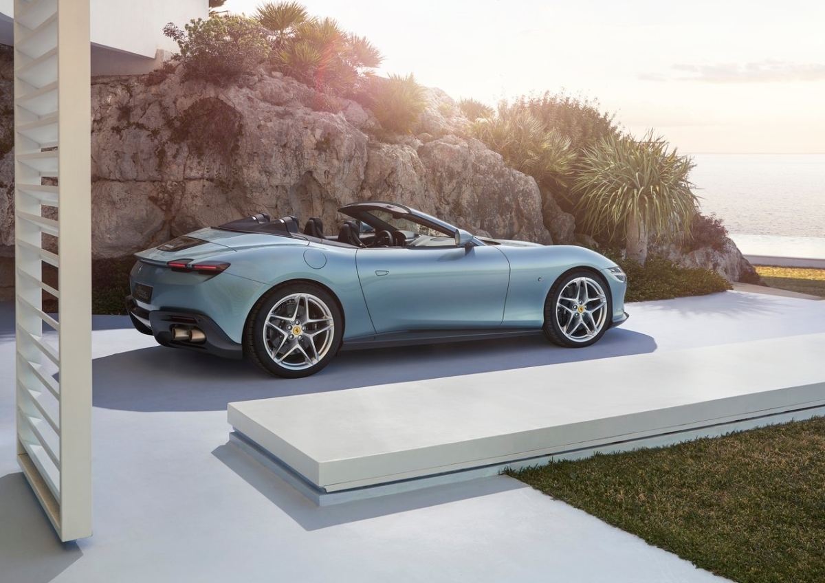 Ferrari Roma Spider 6